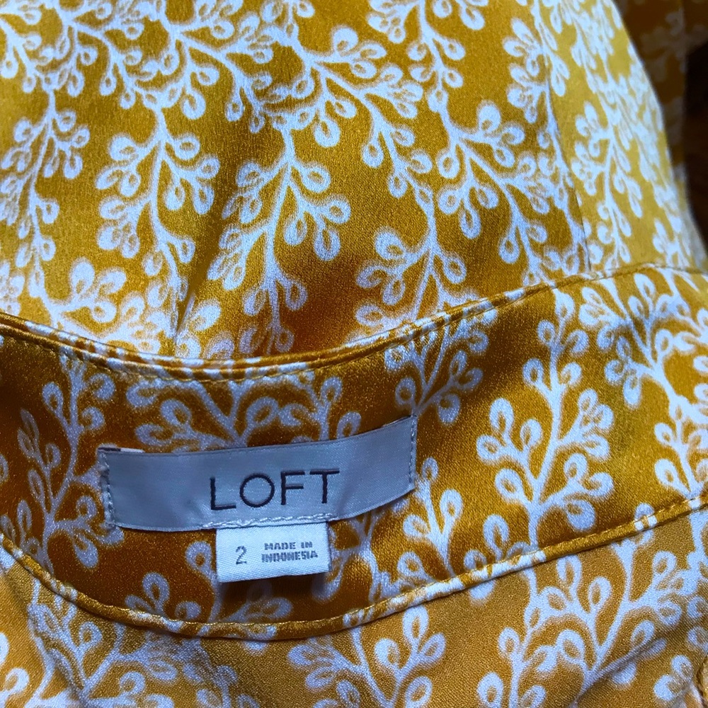 Silky smooth Loft skirt. Midi length. Size 2. Perfect condition, never worn.